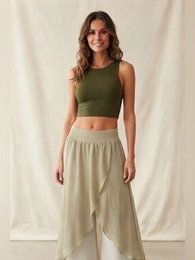 NWOT Flowy skirt/pants size S